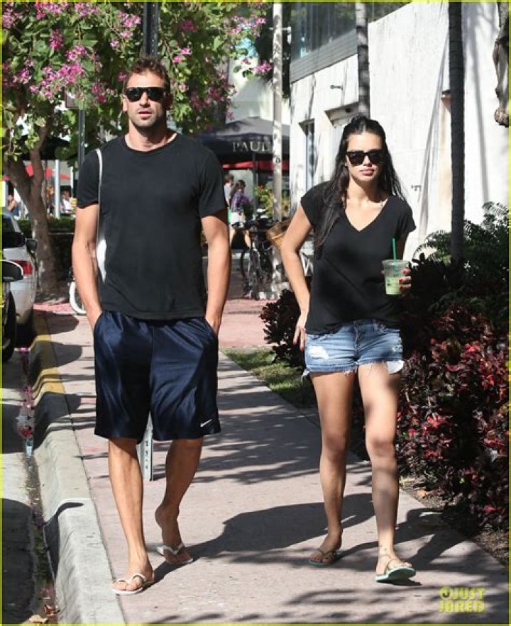 Adriana Lima Chilling with Husband Marko Jaric! Photo 2785227