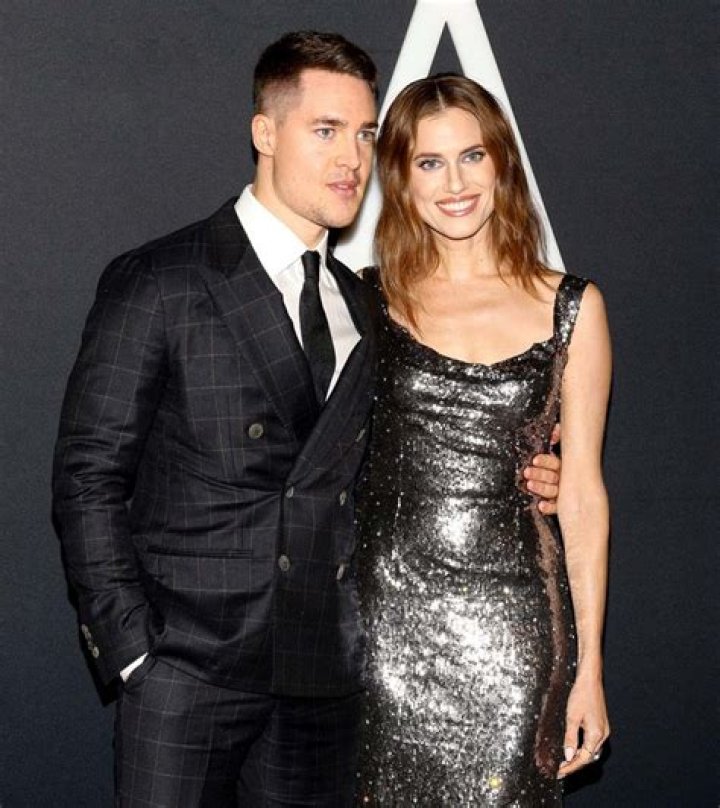 Allison Williams, Alexander Dreymon Are Engaged After 3 Years UsWeekly