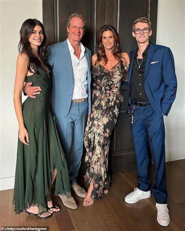 Cindy Kids With Her Husband Glenn