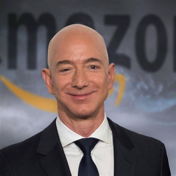 Jeff Bezos' Partner Lauren Sánchez Plans to Go to Space in 2023 with