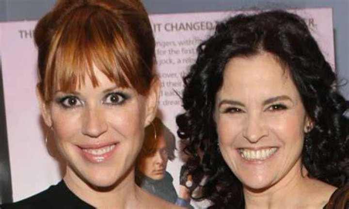 Molly Ringwald siblings Meet Beth Ringwald, Kelly Ringwald