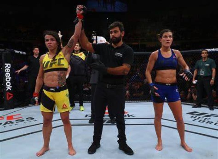 UFC fighter Claudia Gadelha &lsquo;dating model ring girl Camila Oliveira
