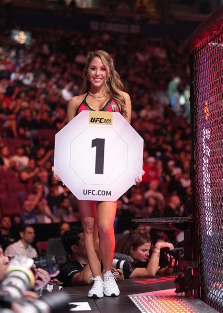 UFC La ring girl camis oliveira est&aacute; saliendo con la...